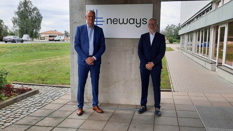 Neways-CEO Hans Büthker (links) traf in dieser Woche den neuen Geschäftsführer am Riesaer Standort, Ansgar Lengeling. Auch über neue Wachstumsstrategien sei gesprochen worden.