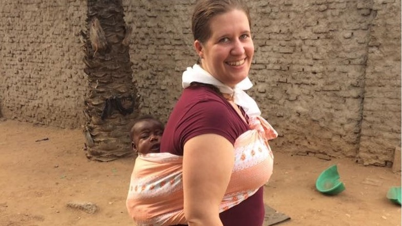 Janine Mietsch in Burundi - mit Alex, dem Baby von einem befreundeten Paar.