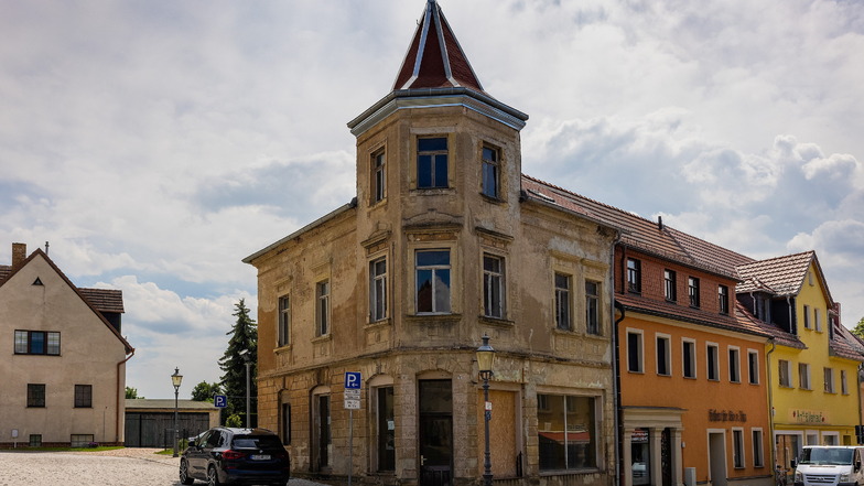 Zu den einst für 500 Euro angebotenen Häusern zählte 2015 auch die Döbelner Straße 9 in Lommatzsch im Kreis Meißen.