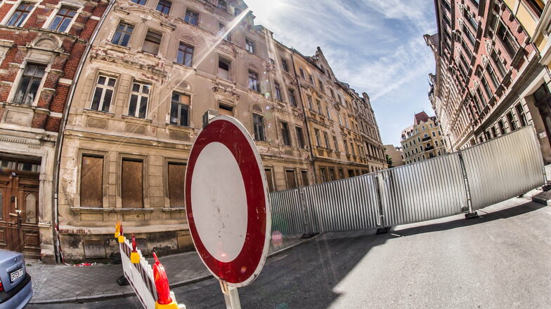 Keine Seltenheit in Görlitz. Straßen sind gesperrt, weil Gebäude in der Gründerzeitstadt einzustürzen drohen.