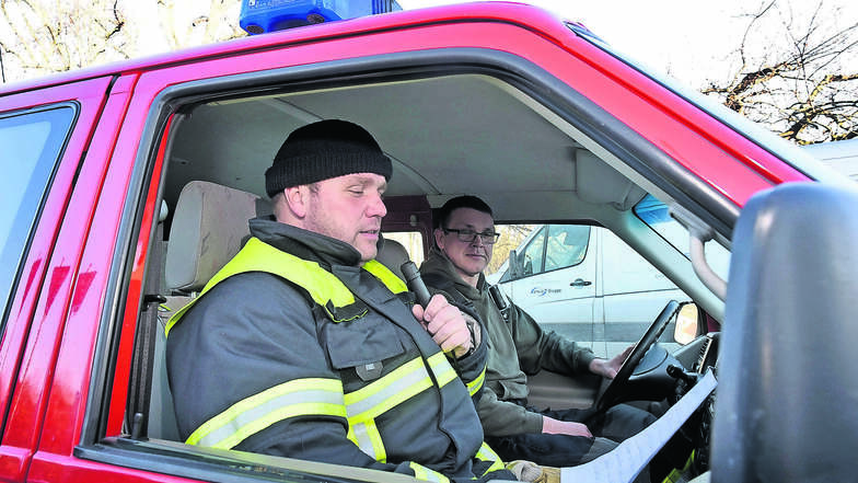  Die Harthaer Feuerwehr informierte die Bürger über Lautsprecher.