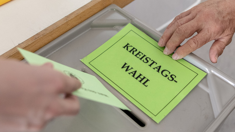 Verteilte Stimmzettel für Kreistagswahl im Erzgebirgskreis ungültig