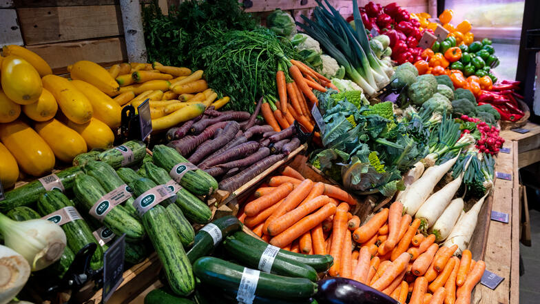 Für bestimmte Lebensmittel sollte die Mehrwertsteuer auf null gesenkt werden, fordern Fachleute. Dazu zählen vor allem die pflanzlichen Lebensmittel.
