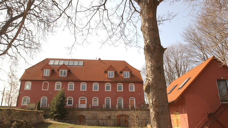 So sah das Haupthaus des Rittergutes Kleinopitz, das zu Wilsdruff gehört, im März 2004 aus.