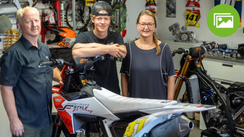 Team Frech: Vater Uwe, Mutter Kerstin, Eddy und sein vielleicht schon bald weltmeisterliches Motorrad.