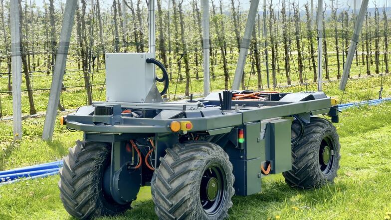 Das ist der aus Steuermitteln geförderte Agrarroboter Elwobot ermittelt den Nährstoffbedarf von Obstbäumen.
