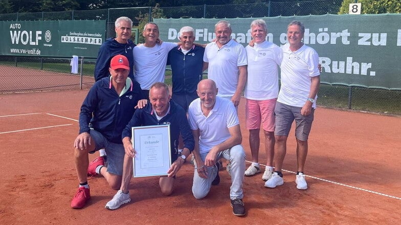 Miguel Mir-Rodon, Narcis Carbo, Ramon Canosa-Sendra, Andreas Naumann, Tilo Wutzler, Andreas Becher (h.v.l. Michal Kuchar, Ernst Schneider und Jiri Mares (v.v.l.) freuden sich über die deutsche Vizemeisterschaft.