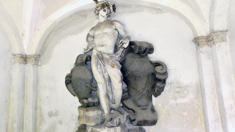 So sah der Hermes vor seiner Restaurierung an seinem Standort im Zittauer Klosterhof aus.