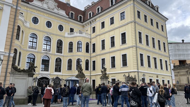 Rammstein-Konzerte in Dresden: Fans stürmen die Innenstadt