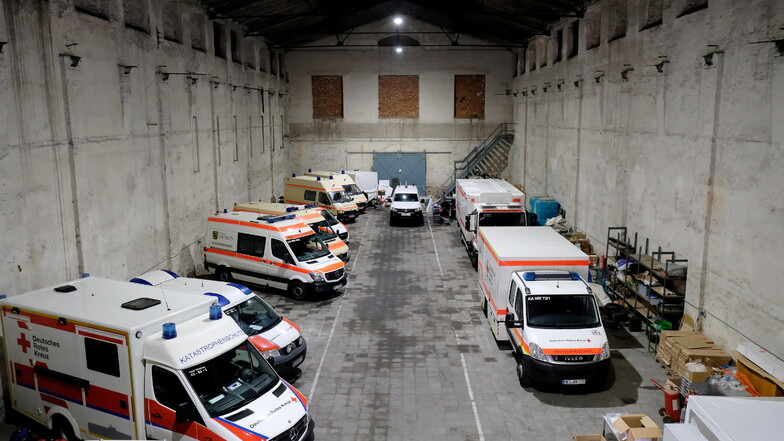 Vom normalen Krankenwagen über einen geländefähigen Rettungswagen: Das DRK Meißen verfügt mittlerweile über 24 Fahrzeuge.