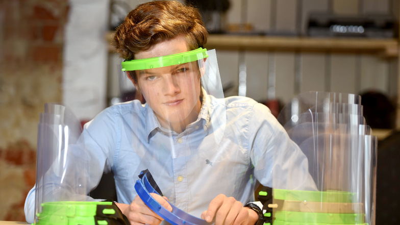Max Hilse hat den Makerspace "Geistesblitz" in Löbau gegründet. Mit anderen Jugendlichen produziert er hier jetzt Corona-Schutzvisiere.