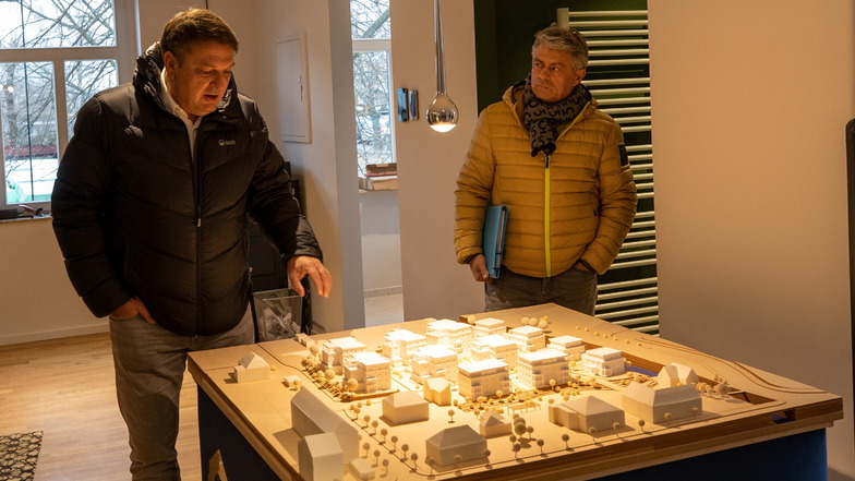 Mitinvestor Sven Vater (l.), Architekt Uwe Seidel: Wir nehmen der Stadt eine Brache und geben ein neues Stadtviertel zurück.