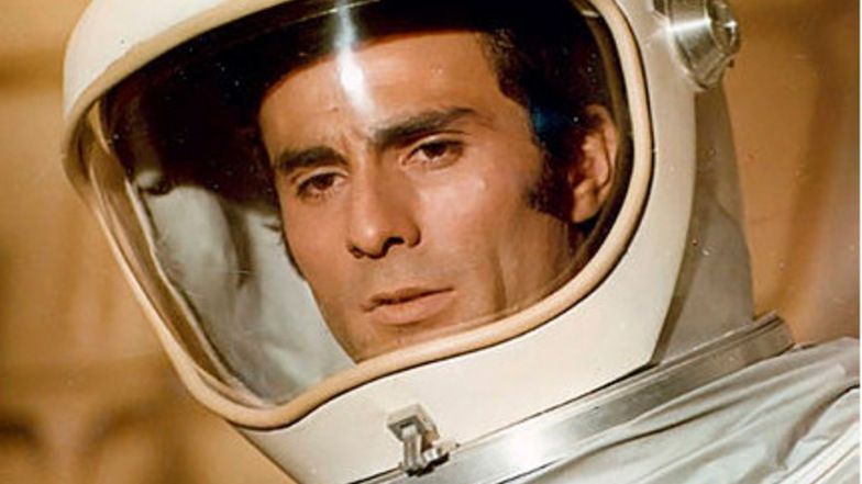 Das ist doch ...? Richtig: Gojko Mitic als Kosmonaut in „Signale“ von 1970, einem der wenigen Science-Fiction-Filme der DDR.