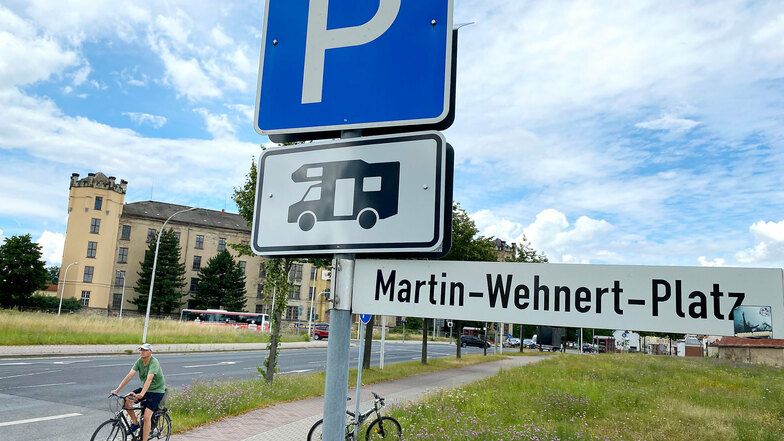 Am Martin-Wehnert-Platz in Zittau dürfen jetzt auch Wohnmobile parken.