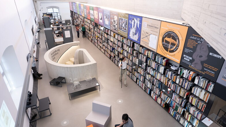 Blick auf die Forschungsplattform mit Bibliothek im Archiv der Avantgarden, das am Sonntag in Dresden eröffnet wird.