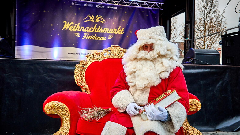 Heidenau ist jährlich eine der ersten Stationen für den Weihnachtsmann. Hier findet der Markt bereits am ersten Advent statt.