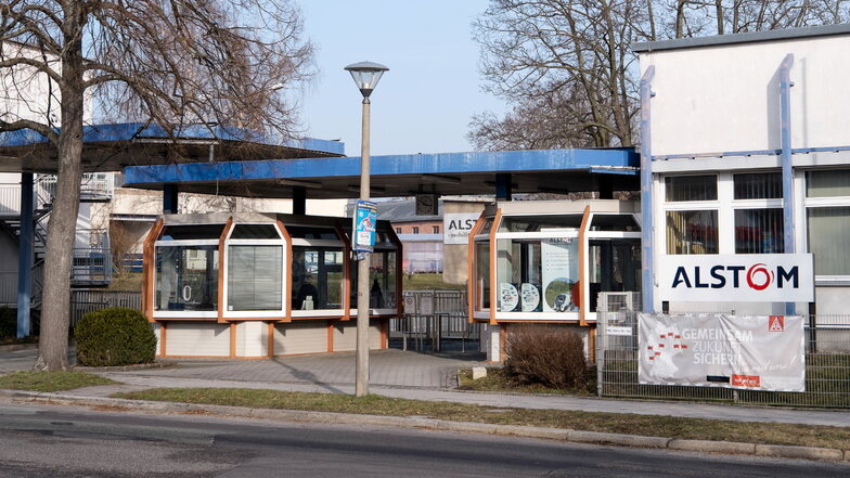 Gemeinsam Zukunft sichern steht auf einem Banner am Eingang zum Görlitzer Alstom-Werk. Das war auch Thema eines Aktionstages am Donnerstag.