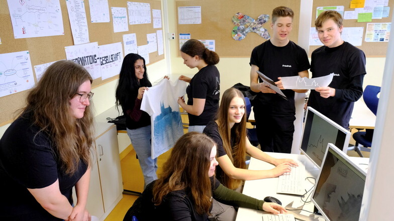 Annegret, Amana, Annalena, Friedrich, Friedrich, Lilli und Alica gehören zur Schülerfirma "MEI-Shirts" am BSZ Meißen-Radebeul.