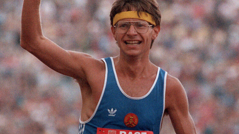 1986 ist Hartwig Gauder noch mal in starker Form, holt sich bei der Europameisterschaft in Stuttgart den Titel über die 50 Kilometer, doch seine Familie, die aus Baden-Württemberg stammt, darf er danach nicht sehen.