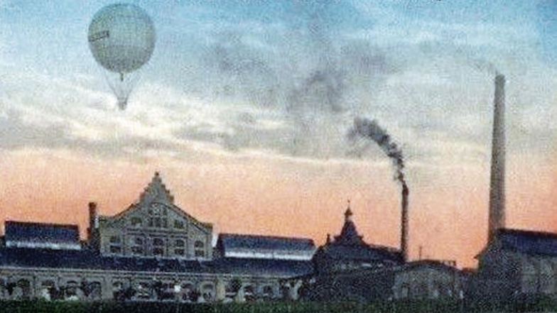 Eine Postkarte zeigt den Ballonaufstieg bei Nünchritz.