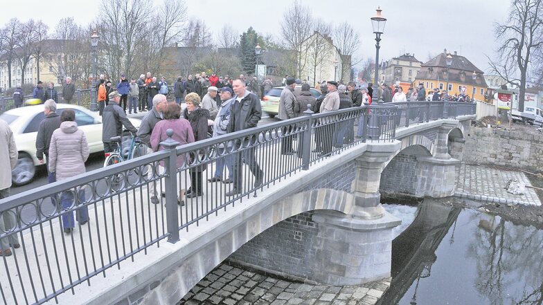 Die Mandaubrücke an der Äußeren Oybiner Straße in Zittau ist als König-Albert-Brücke bekannt. Nach umfassender Sanierung wurde sie am 20. November 2013 wieder offiziell für den Verkehr freigegeben.
