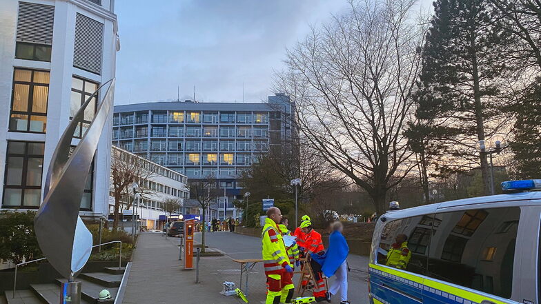 Polizei-Einsatz in Aachen: 65-Jährige verschanzt sich im Krankenhaus