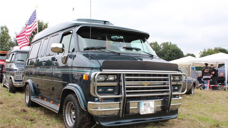 Auch amerikanische Vans sind zahlreich vertreten: hier etwa ein Modell von Chevrolet.