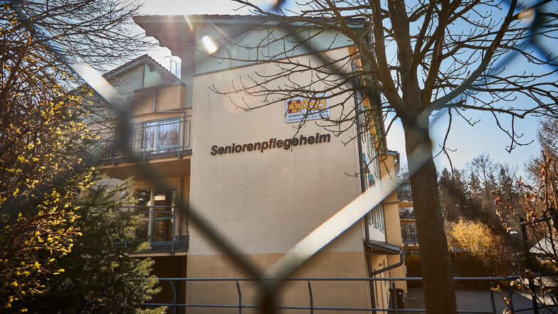 Das Pflegeheim des Arbeiter-Samariter-Bundes in Hohnstein in der Sächsischen Schweiz verzeichnete bislang 16 Infektionen und einen Todesfall.