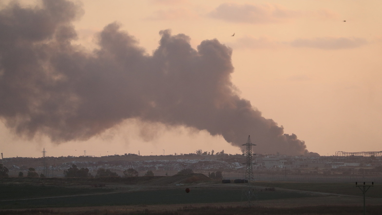 Rauchschwaden steigen nach israelischen Angriffen im Gazastreifen auf.
