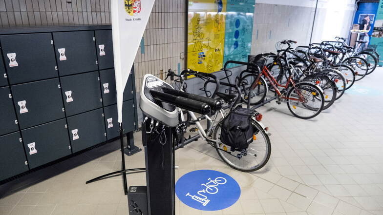 Seit einem halben Jahr steht diese neue Fahrradstation in der Görlitzer Bahnhofsunterführung.