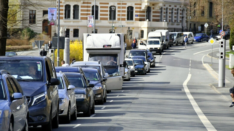 In der Görlitzer Innenstadt staute sich am Wochenende wieder der Verkehr Richtung Grenze.