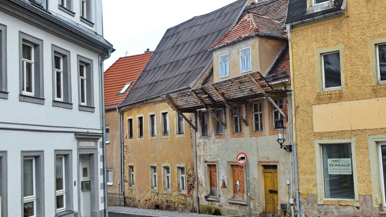 In einem ruinösen Zustand sind die Häuser Frauenstraße 4 und 6. Wegen Preissteigerungen für Baumaterial wird die Sanierung wohl deutlich teurer.