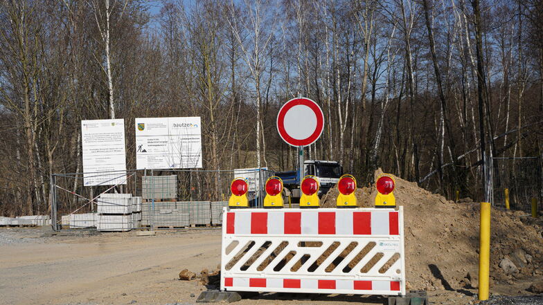 Am Bahnübergang in Seeligstadt ist die Dauerbaustelle inzwischen angekommen. Hier soll noch bis Juni gebaut werden.