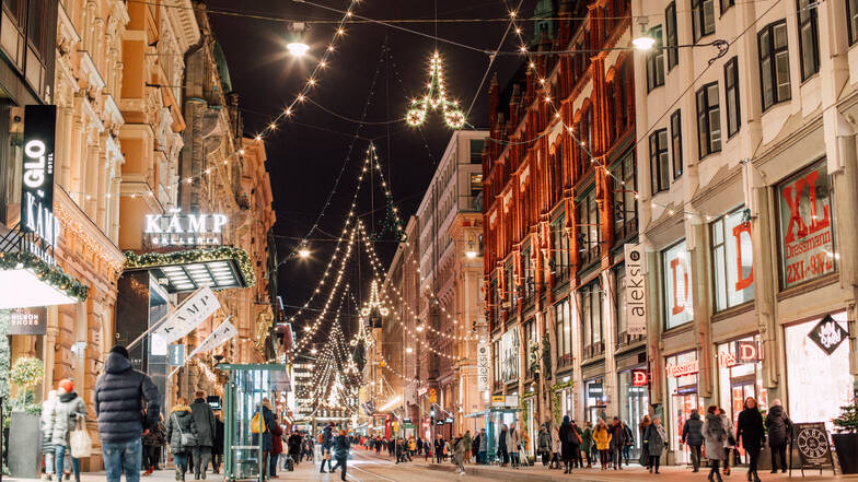 Weihnachtliches Treiben in Helsinki.