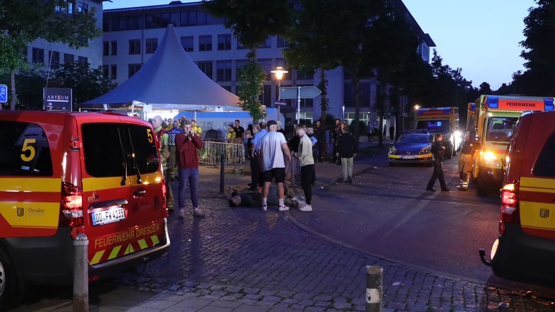 Wegen einer Reizgas-Attacke rückten Feuerwehr, Rettungsdienst und Polizei ins Dresdner Arteum an.