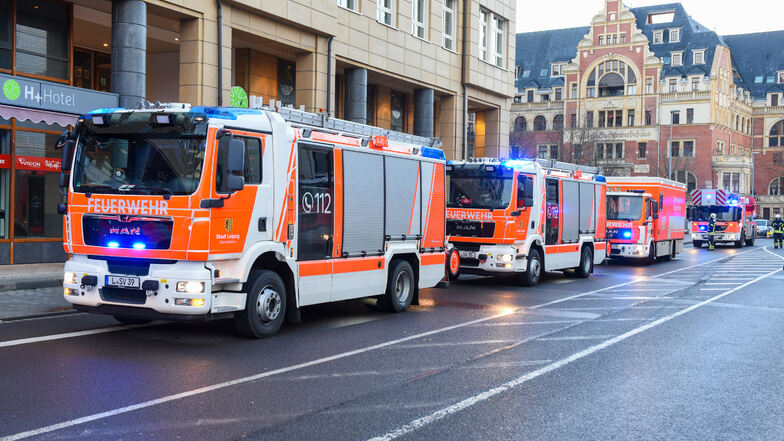 Die Feuerwehr musste am Donnerstagmorgen in Leipzig zu einem Brand in einer Tiefgarage ausrücken.