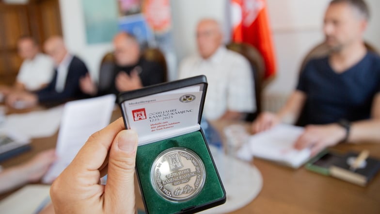 So sieht sie aus: die Medaille anlässlich der 800-Jahr-Feier von Kamenz.