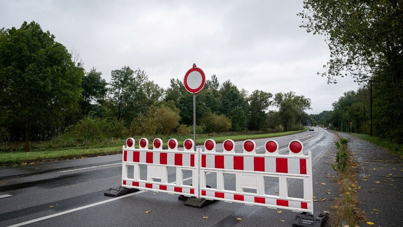 Die Sperrung der B99 in Görlitz-Hagenwerder wegen Überflutung zählte zu den vielen Aufgaben der Polizei in den zurückliegenden Stunden.