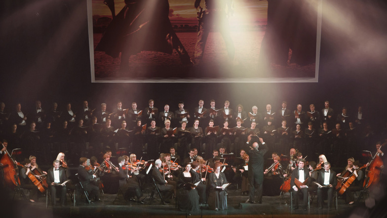 Die Milano Festival Opera unter der Leitung des renommierten Dirigenten Marco Seco werden auf der Bühne stehen.
