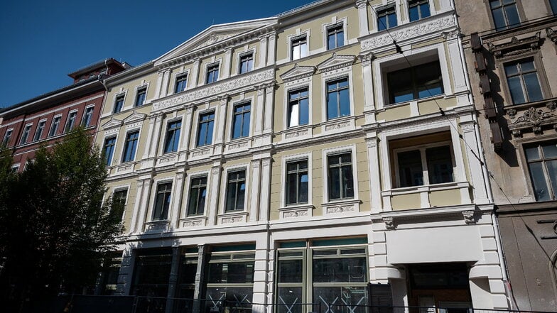 Die letzten Gerüste auf der Baustelle des Landratsamtes sind am Dienstag am Haus Berliner Straße 42 gefallen.