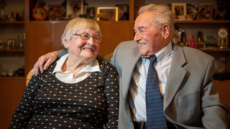 Edith und Horst Böer sind seit 70 Jahren glücklich verheiratet und leben gemeinsam im Lößnitzgrund.