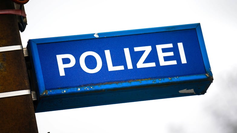 Beinahe scheint der Täter in Pirna mit seinem Diebesgut flüchten zu können - doch die Polizei fasst ihn. (Symbolbild)