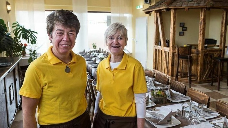 Simone Drescher (li) hat ihr Kochstudio zu einem Mini-Impfzentrum umgebaut. Aber damit soll bald Schluss sein.