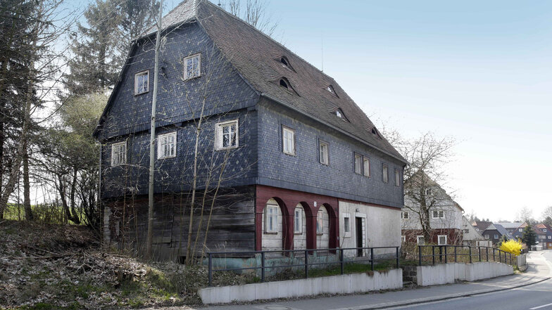 Das Umgebindehaus auf der Hauptstraße in Ebersbach würde die Stiftung Umgebindehaus gerne retten.