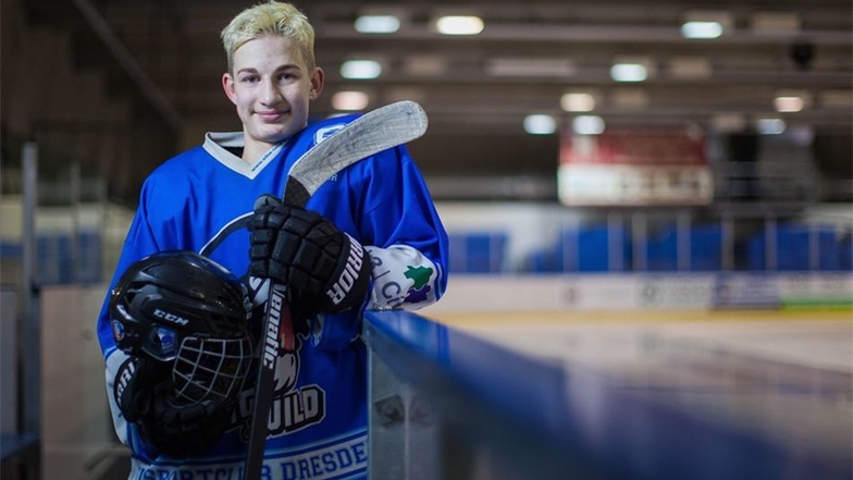 Tim Götze spielt seit zehn Jahren leidenschaftlich gern Eishockey. Er ist Kapitän der Schülermannschaft der Dresdner Eislöwen.