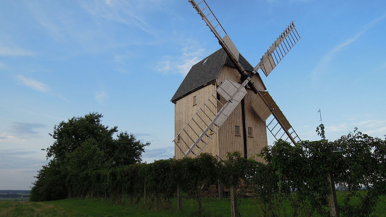 Zum Mühlentag gibt es unter anderem Führungen durch die 1828 erbaute Bock-Windmühle am Liebschützberg , die 1987 von einer LPG wiedererrichtet wurde; außerdem Infos zum Gesteinsabbau-Vorhaben.