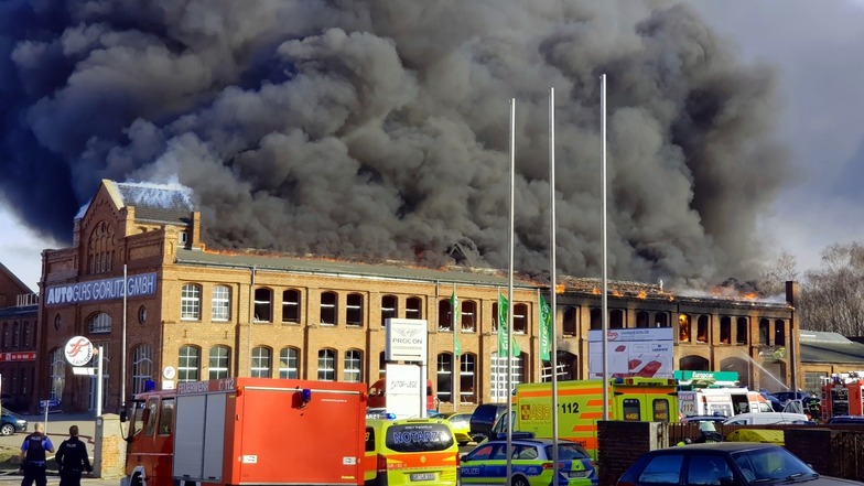 Das Autohaus auf der Reichenbacher Straße stand im Februar 2019 in Flammen.