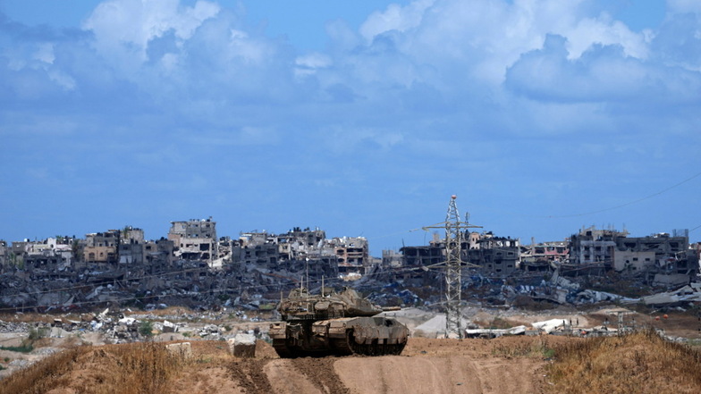 Krieg im Nahen Osten: Israels Militär rückt an Grenze zum Gazastreifen heran