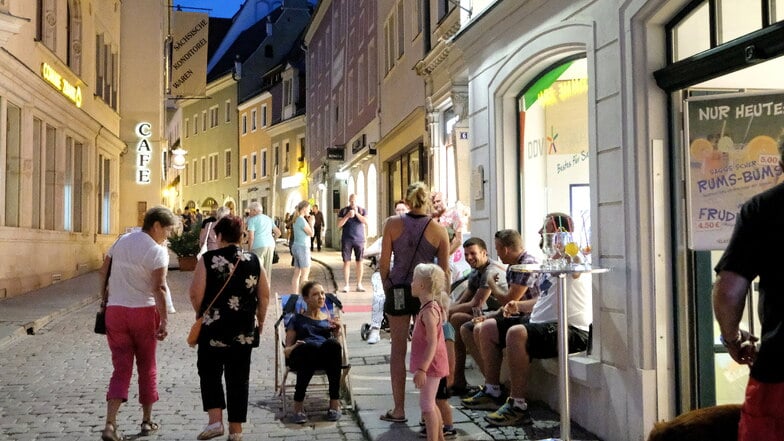 Bummeln in der nächtlichen Altstadt – zur Einkaufs- und Cocktailnacht am 9. August ist das wieder möglich.