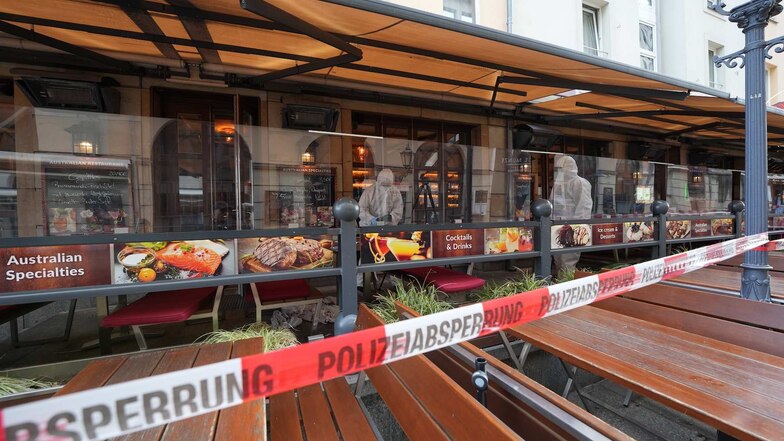 Ermittler sicherten am Tag nach der Tat Spuren in dem Restaurant in der Dresdner Münzgasse.